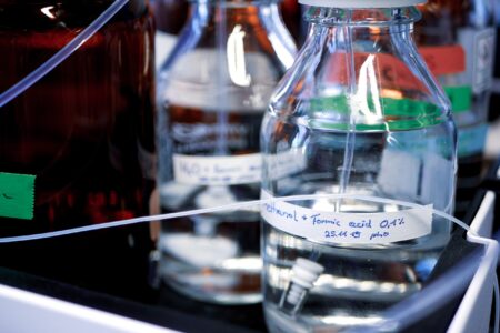 ЄС удосконалює класифікацію, маркування та пакування небезпечних хімічних речовин 
