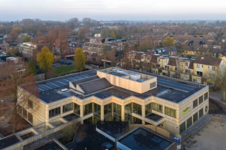 В Амстердамі збудували школу за модульною дерев’яною системою